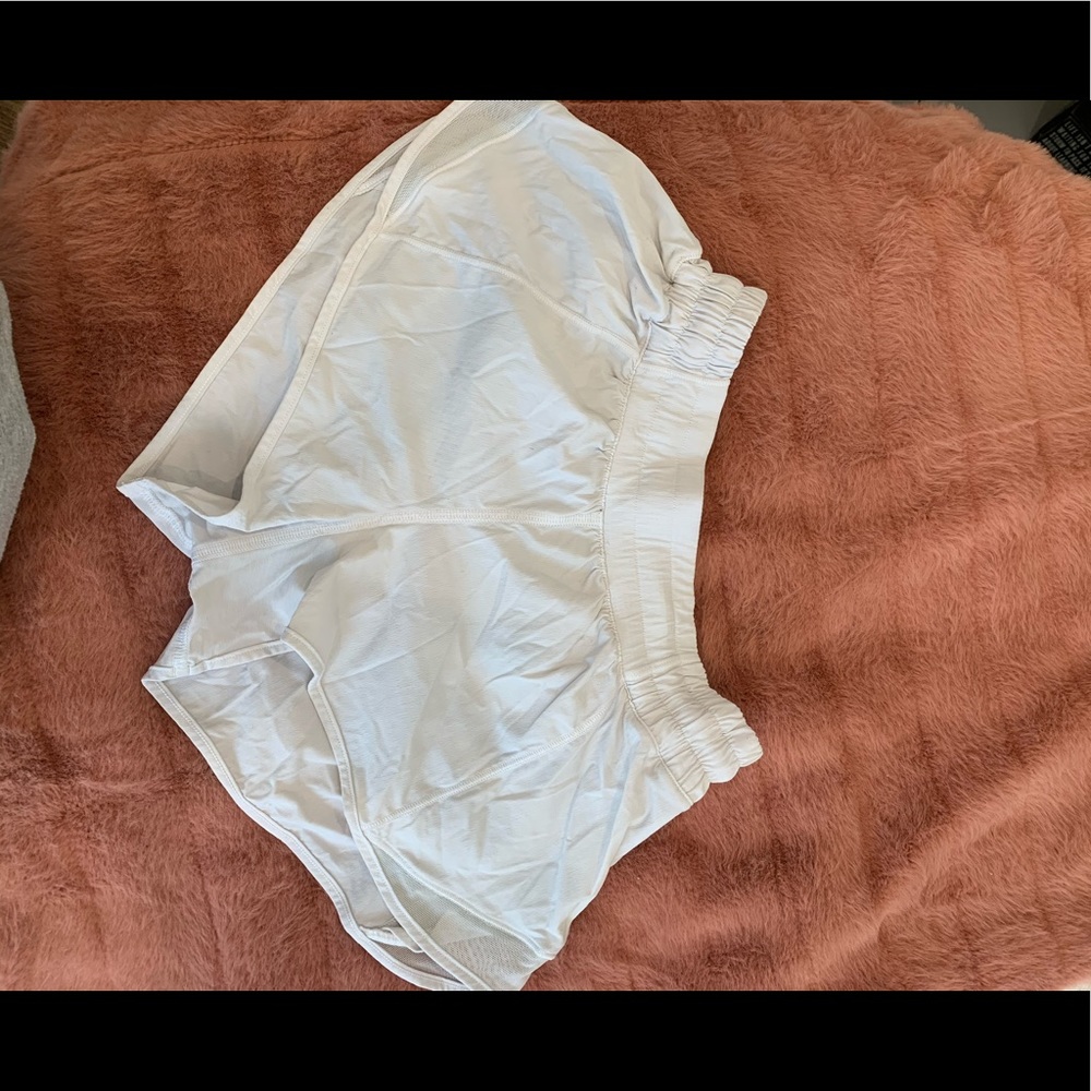 Lululemon hotty hot shorts 2.5”